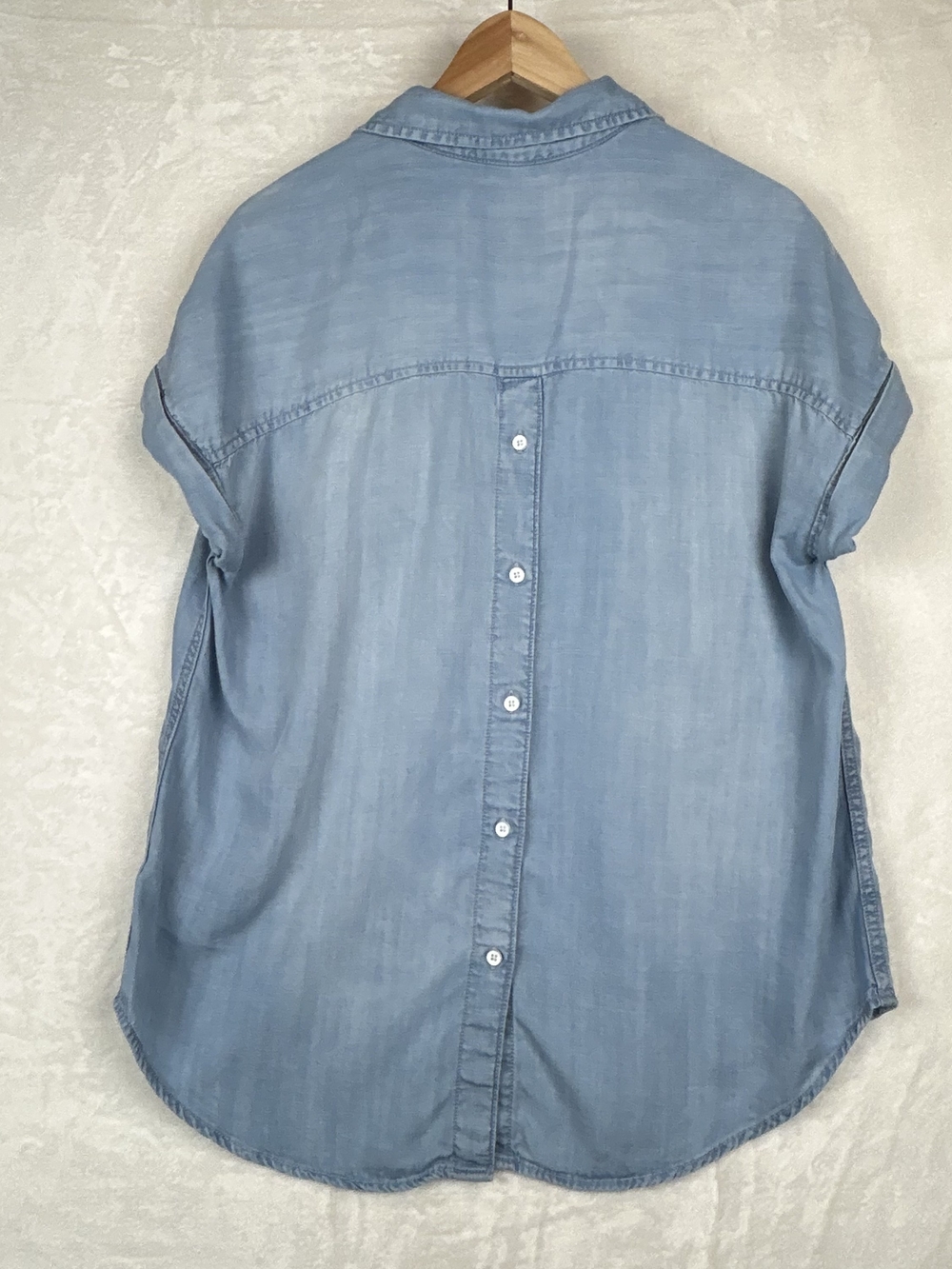 Lola River Harper Denim Pullover Top Womens Medium Blue Half Button Hi-Low - Picture 7 of 9